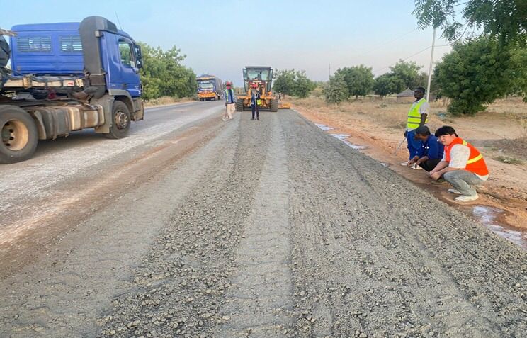 Réhabilitation et élargissement de la section de route Guidiguis-Yagoua : la production des granulats démarre à la carrière