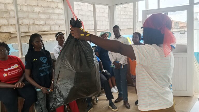 Gestion des déchets plastiques : à Yaoundé, les jeunes appelés à devenir acteurs du changement