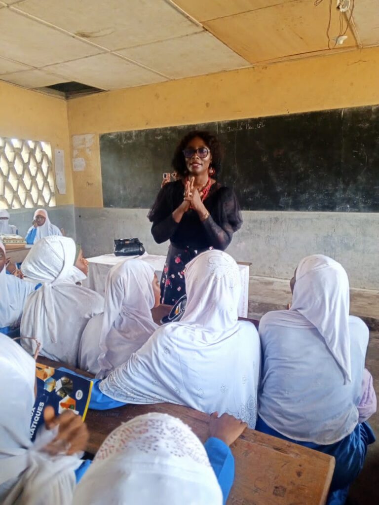 « La paix s’enseigne ! » : Viviane Nguimeya passe à l’action dans les écoles