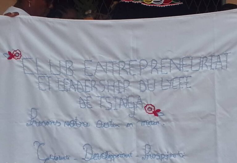 Autonomisation économique : Lucette Arielle KOMÈ investit dans l’entrepreneuriat féminin au Lycée de Tsinga
