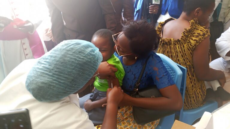 Rougeole et rubéole au Cameroun : Family Club mobilise 300 volontaires pour rapprocher la vaccination des communautés